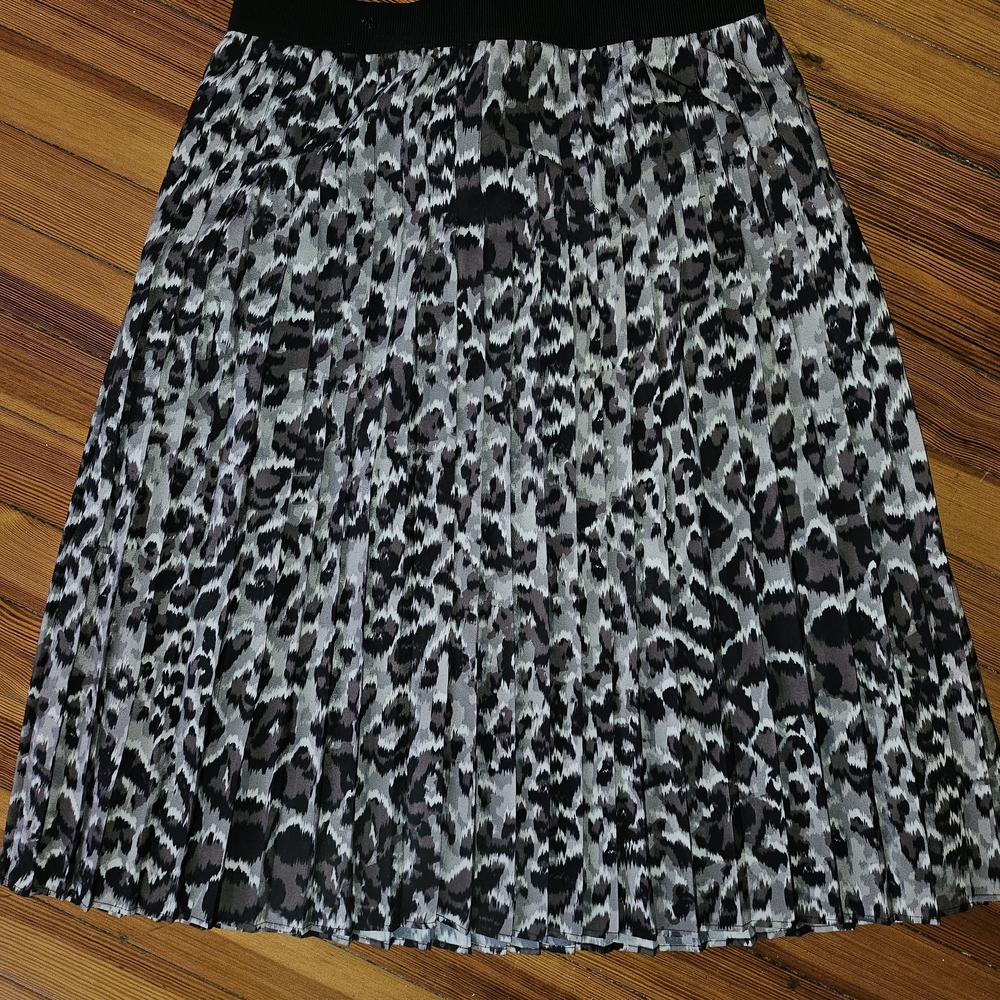 Leopard Print Pleated Skirt